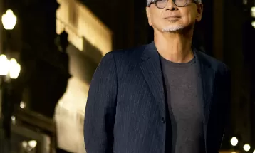 Zé Renato personifica o crooner mavioso na atmosfera íntima do álbum 'Quando a noite vem'