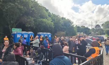 Red Hot Chili Peppers em Curitiba: Fãs fazem fila para compra de ingressos