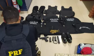 Homem é preso com coletes balísticos e camisetas da Polícia Penal, em Santa Terezinha de Itaipu 