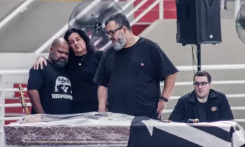 Corpo de Canisso, baixista do Raimundos, é velado em SP nesta quarta