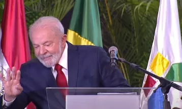 'Já caiu o preço da picanha?', pergunta Lula durante brincadeira com criança em cerimônia em Itaipu