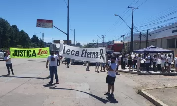 Família de jovem que morreu após ser atropelada por guincho em Curitiba protesta contra soltura de suspeito