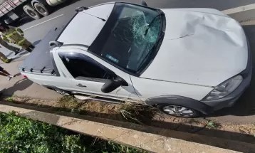 Homem fica gravemente ferido após ser atingido por tampa metálica enquanto dirigia na BR-376