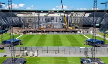 Coldplay em Curitiba: imagem aérea mostra montagem do palco para show que deve reunir mais de 40 mil fãs