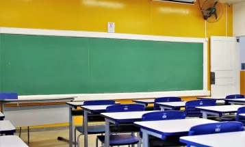 Governo do Paraná publica edital de concurso público com mais de 1 mil vagas para professores