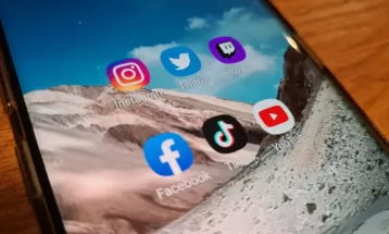 Estado norte-americano aprova lei que restringe uso de TikTok e Instagram por crianças e adolescentes