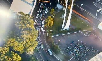 Mais de cem agentes da Receita fazem mega blitz para fiscalizar motos na Ponte da Amizade; veja FOTOS