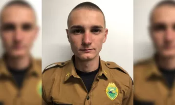 Aluno da PM morre em acidente com caminhão na BR-153, em Porto Vitória; moto foi parar embaixo do veículo