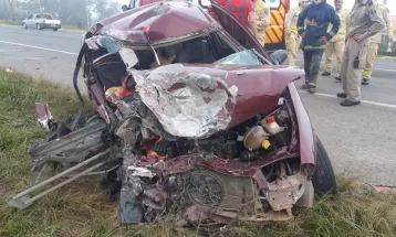 Criança de 8 anos e casal ficam feridos depois de carro invadir a contramão e bater contra bitrem na BR-373, diz PRF