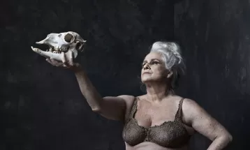 Vera Holtz participa como atriz pela primeira vez no Festival de Curitiba com 'Ficções'