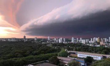 VÍDEO: Nuvem 'parede' é registrada em Foz do Iguaçu 
