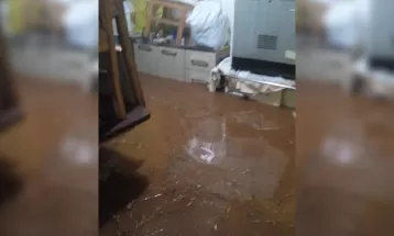 Dez famílias ficam desalojadas após temporal alagar casas e causar estragos no Paraná; FOTOS