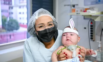 Bebês em UTI viram coelhinhos em ação de Páscoa: 'Tem resultado no tratamento', diz enfermeira
