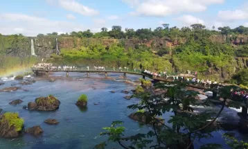 Baixa vazão do Rio Iguaçu impacta paisagem das Cataratas; FOTOS