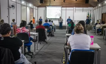 Inscrições para curso gratuito de cuidador de idosos em Curitiba podem ser feitas até domingo (16); veja como participar