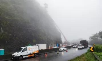 Obras de contenção do trecho da BR-277 no sentido litoral do Paraná é concluída, segundo DER; liberação total será começo da tarde deste sábado (15) 