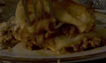 Lasanha com molho à bolonhesa: aprenda a preparar receita caseira