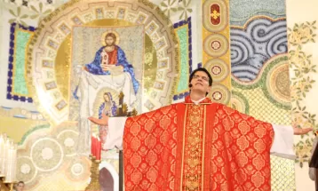 Ingressos para show do Padre Reginaldo Manzotti na Expoingá 2023 podem ser trocados por doações; veja como fazer