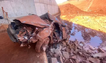 Motorista perde o controle, invade pista e morre ao cair em buraco na BR-277, afirma PRF