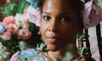 Jesuton apresenta a primeira música autoral escrita em português entre as poesias do EP 'Bloom'