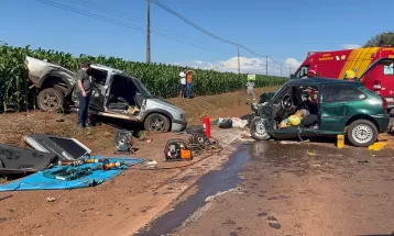 Duas mulheres morrem em batida frontal entre carro e caminhonete na PR-487 em Campo Mourão