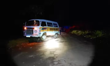 Duas crianças ficam feridas após acidente na BR-277 envolvendo Kombi do transporte escolar, em Cascavel 