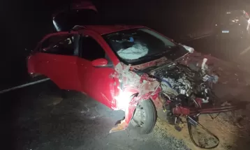Cinco pessoas ficam feridas em acidente entre carro e caminhão na BR-376, em Ortigueira