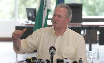 Ex-governador Orlando Pessuti sofre acidente na BR-376, diz PRF; ele não se feriu