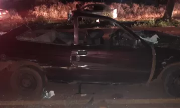 Motorista morre e 5 crianças ficam feridas após carro bater de frente com caminhonete na PR-573, em Corbélia