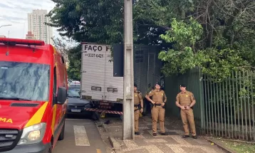 Mulher morre após ser atingida por caminhão desgovernado no Centro de Londrina