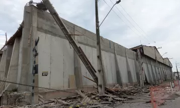 Telhado de armazém desaba e deixa ao menos oito pessoas feridas em Paranaguá, diz Samu