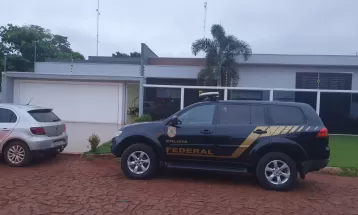 Polícia Federal faz operação de combate a contrabando de cigarros em Guaíra