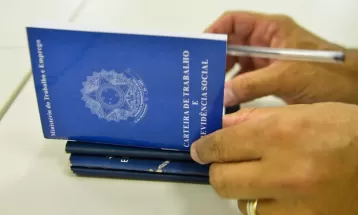 Mutirão oferece 500 vagas de trabalho para pessoas negras nesta quarta (10) em Curitiba; veja oportunidades