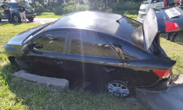 Suspeitos afirmaram ser policiais e atiraram contra carro conduzido por mulher em Cascavel, segundo PRF