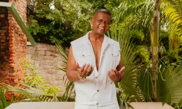 Charlles André põe pagodes dos anos 1990 entre músicas inéditas no álbum que lança em agosto