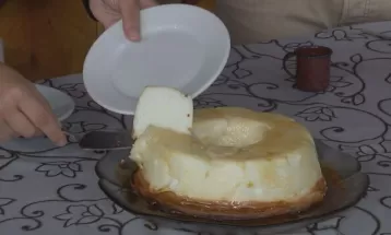 Confeiteira ensina receita de pudim de claras com três ingredientes