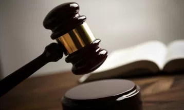 Homem é condenado a 19 anos de prisão por tentar atear fogo em esposa na frente do filho; criança de 9 anos ficou ferida ao tentar defender a mãe