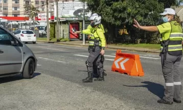 Festival de música eletrônica e corrida noturna em Curitiba têm alterações no trânsito; veja bloqueios