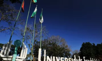 UEL suspende calendário acadêmico durante greve dos professores que completa 14 dias; veja como fica