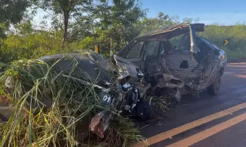 Homem de 29 morre e outros 4 ficam gravemente feridos após carro sair da pista e bater em árvore, em São Miguel do Iguaçu 