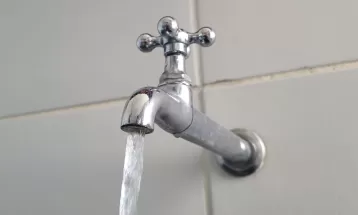 Rompimento de tubulação afeta abastecimento de água em bairros de Curitiba nesta segunda (29); veja quais
