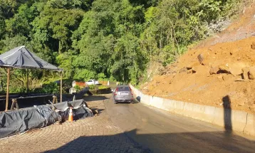 Estrada da Graciosa é liberada após 23 h de interdição preventiva; tráfego ocorre em pare-e-siga