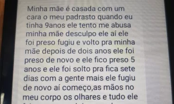 Adolescente denuncia abusos do padrasto através de WhasApp da polícia; ela conseguiu número em palestra na escola sobre temática 