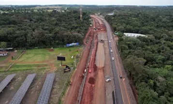 Rodovia das Cataratas tem trecho interditado para transporte de vigas nesta segunda (5), em Foz do Iguaçu