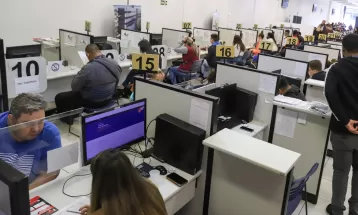 Agências do Trabalhador do Paraná têm mais de 12,2 mil vagas de emprego abertas