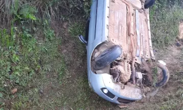 Jovem perde controle da direção e carro capota na PR-364, em Irati