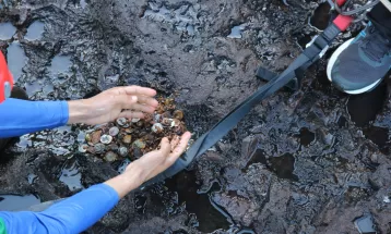 VÍDEO: Voluntários retiram 158 kg de moedas das Cataratas do Iguaçu