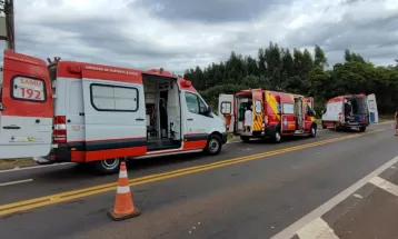 12 pessoas ficam feridas após batida entre carros em Cianorte, afirma Samu; VÍDEO  