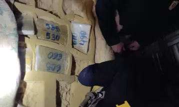 Polícia apreende 158 kg de maconha escondidos dentro de móveis em mudança no Paraná; VÍDEO