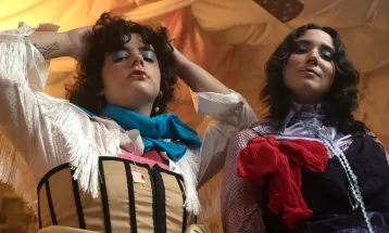 Dupla carioca Troá divide 'Cerveja quente' com banda Boogarins em álbum que traz Letrux e Tuyo